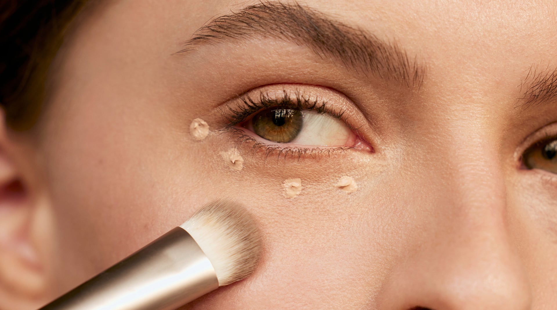Hidden Corrective Concealer for Professional Makeup Results